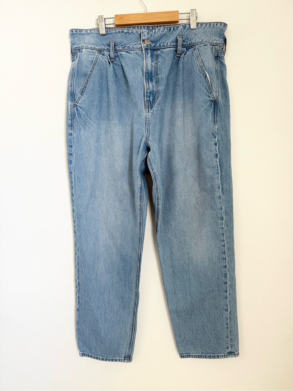 American Eagle Relaxed Fit Pleated Ligh Wash Blue Women’s Size 14R